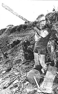 tkelly02.jpg (46468 bytes)